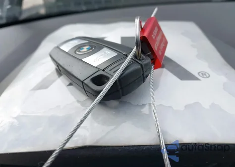 2013 BMW X1 xDrive28I z USA, uszkodzony, nr VIN WBAVL1C58DVR86362